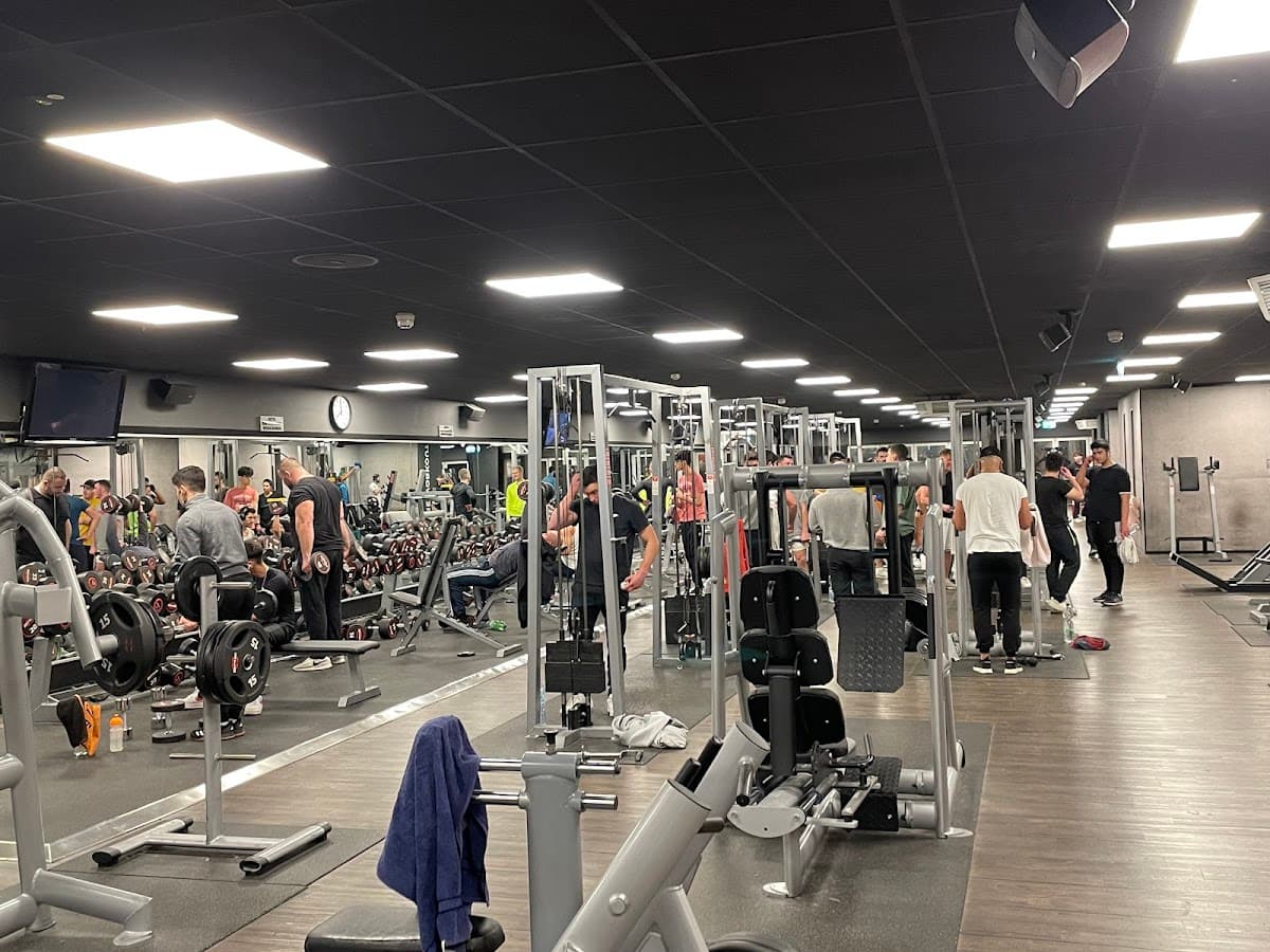 McFIT Fitnessstudio-Duisburg-Wanheimerort
