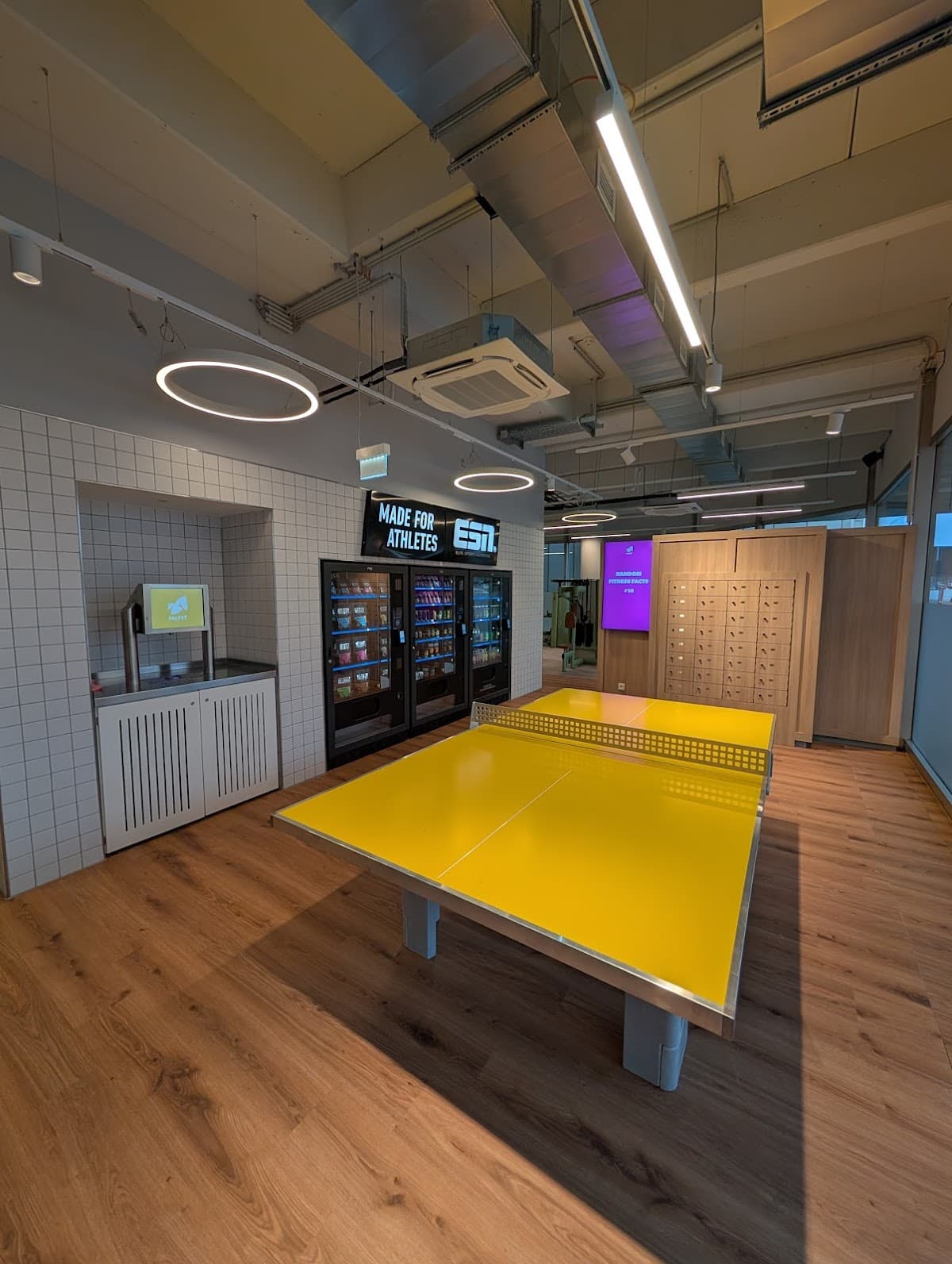 McFIT Fitnessstudio-Hamburg-St-Georg - Bild 3