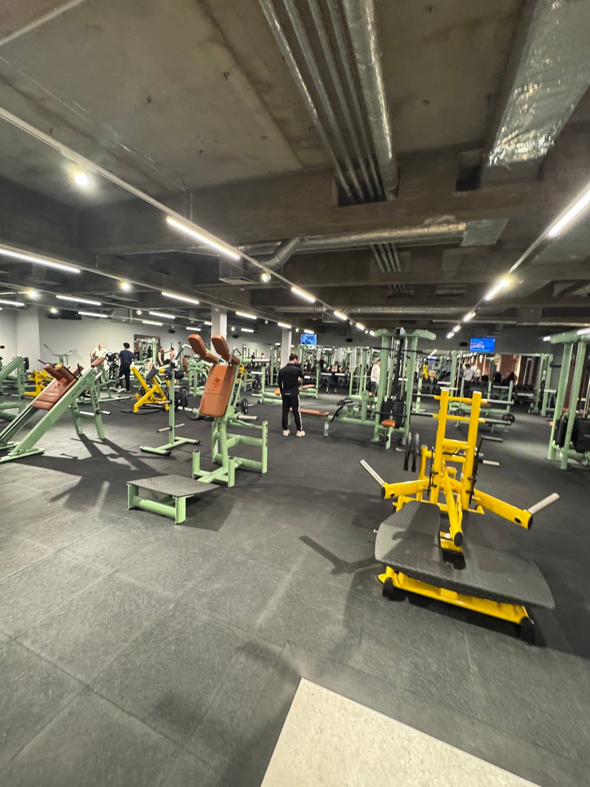 McFIT Fitnessstudio-Köln-Ehrenfeld - Bild 2