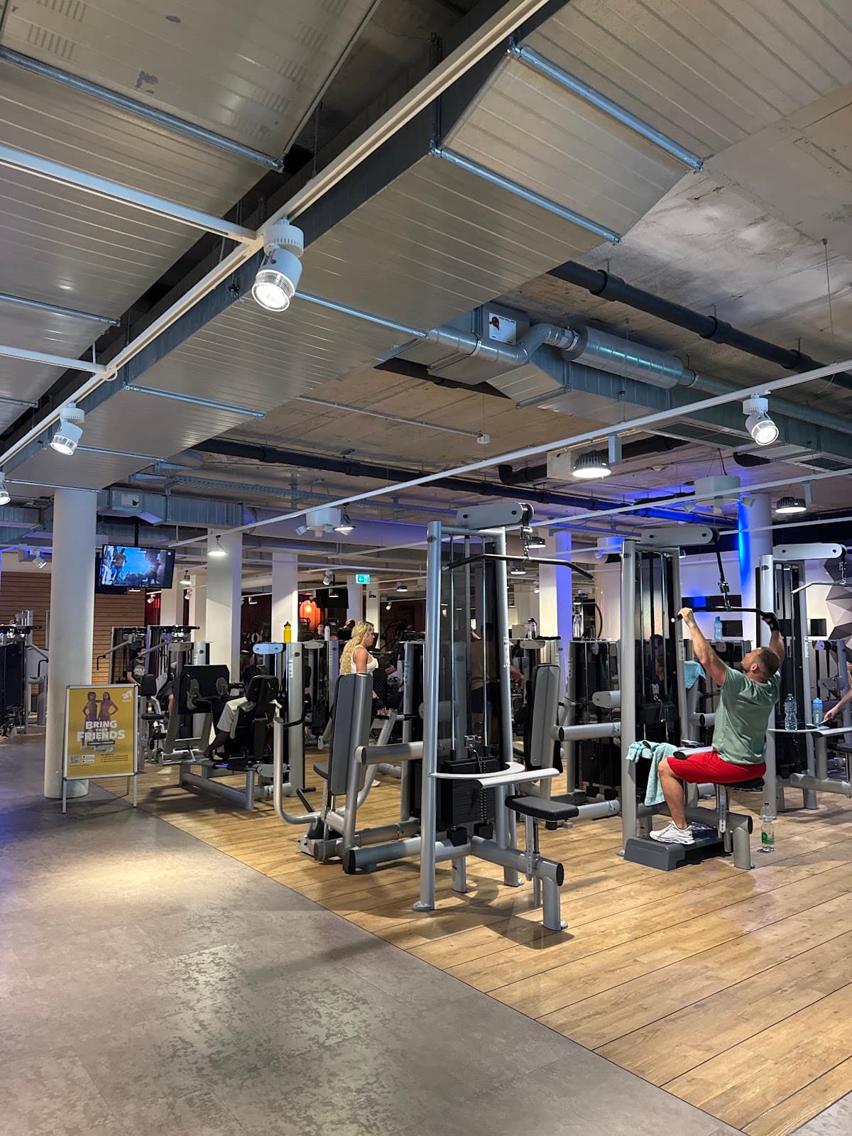 McFIT Fitnessstudio-Stuttgart-Mitte