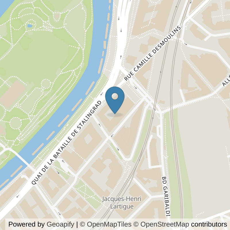 Map: location of Basic-Fit Issy-les-Moulineaux Rue Camille Desmoulins in Issy-les-Moulineaux