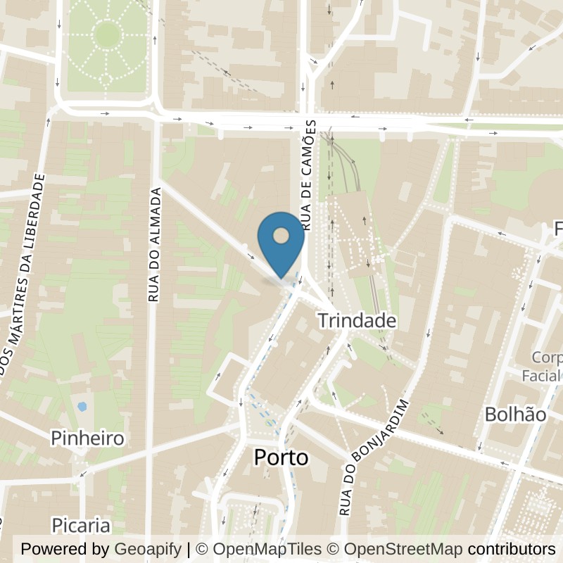 Map: location of VivaGym Trindade in Porto